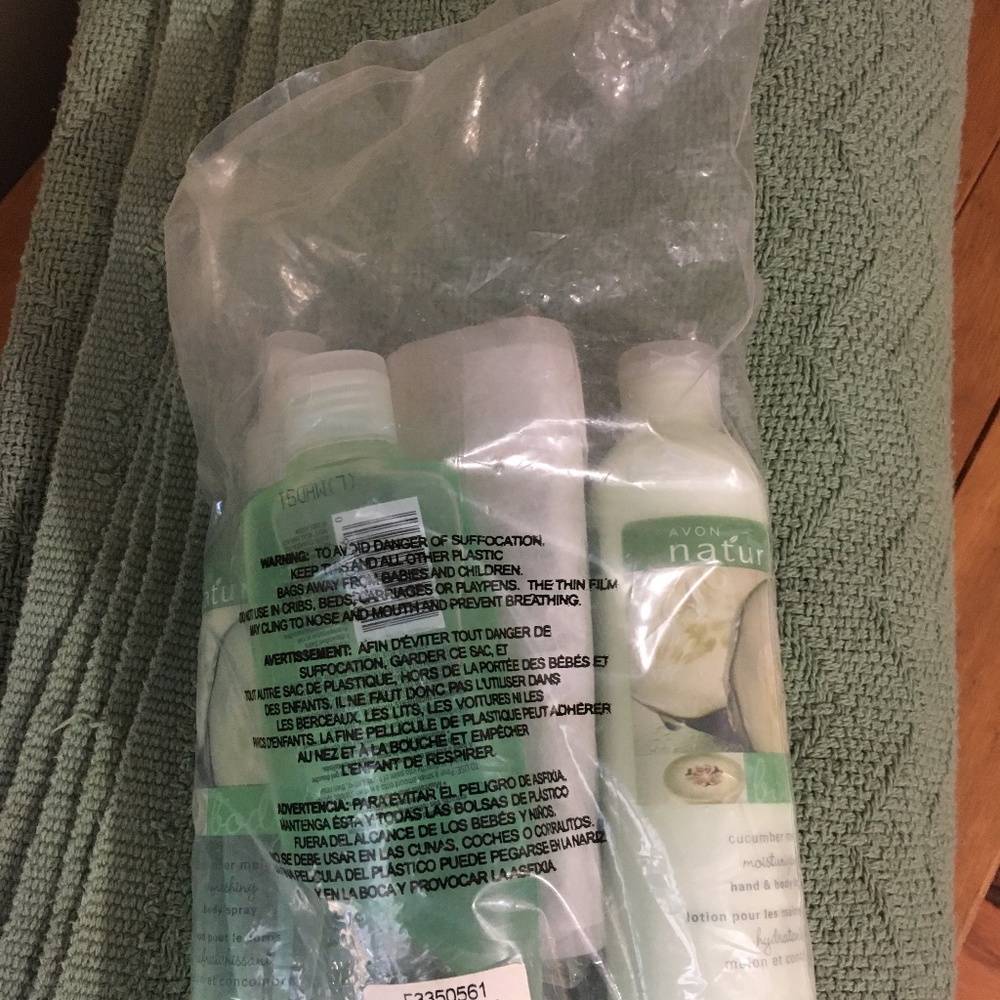 AVON Naturals body care set Cucumber Melon 5 pc.